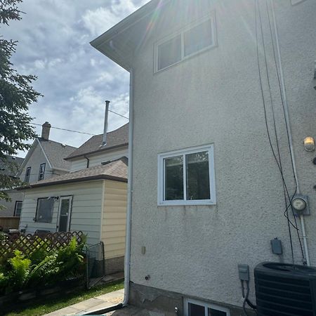 Walking Distance To St Boniface, Easy Parking Villa Уинипег Екстериор снимка