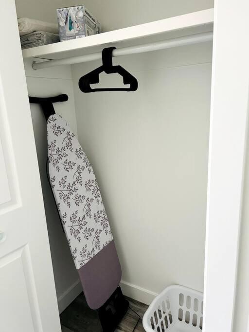 Walking Distance To St Boniface, Easy Parking Villa Уинипег Екстериор снимка