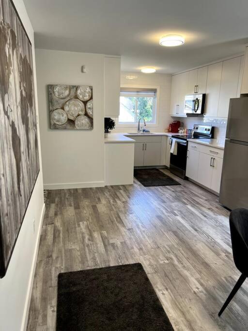 Walking Distance To St Boniface, Easy Parking Villa Уинипег Екстериор снимка