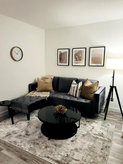 Walking Distance To St Boniface, Easy Parking Villa Уинипег Екстериор снимка