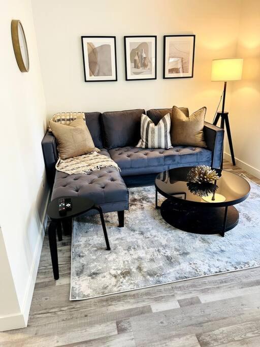 Walking Distance To St Boniface, Easy Parking Villa Уинипег Екстериор снимка