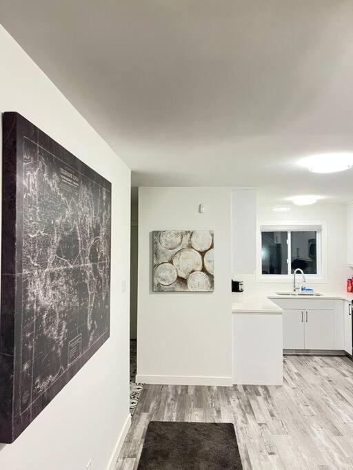 Walking Distance To St Boniface, Easy Parking Villa Уинипег Екстериор снимка